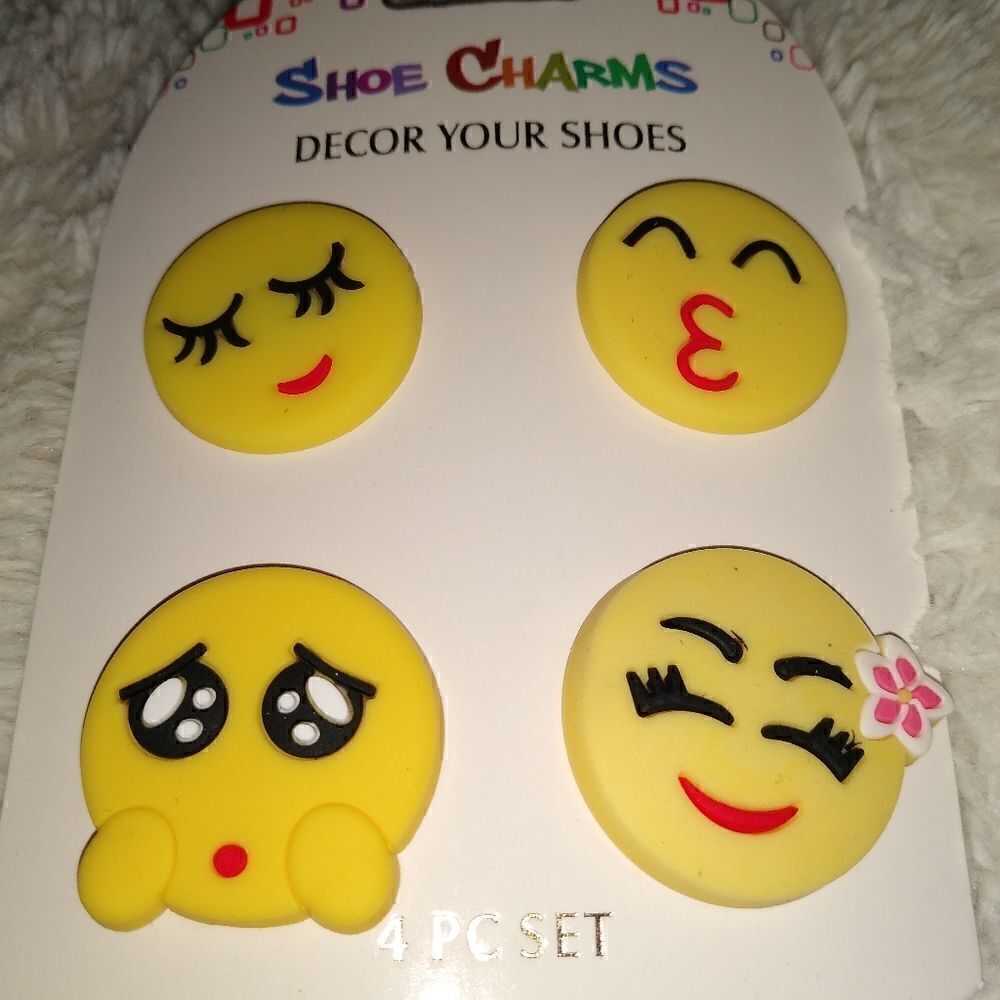 NWT Shoe charms gibbets emoji